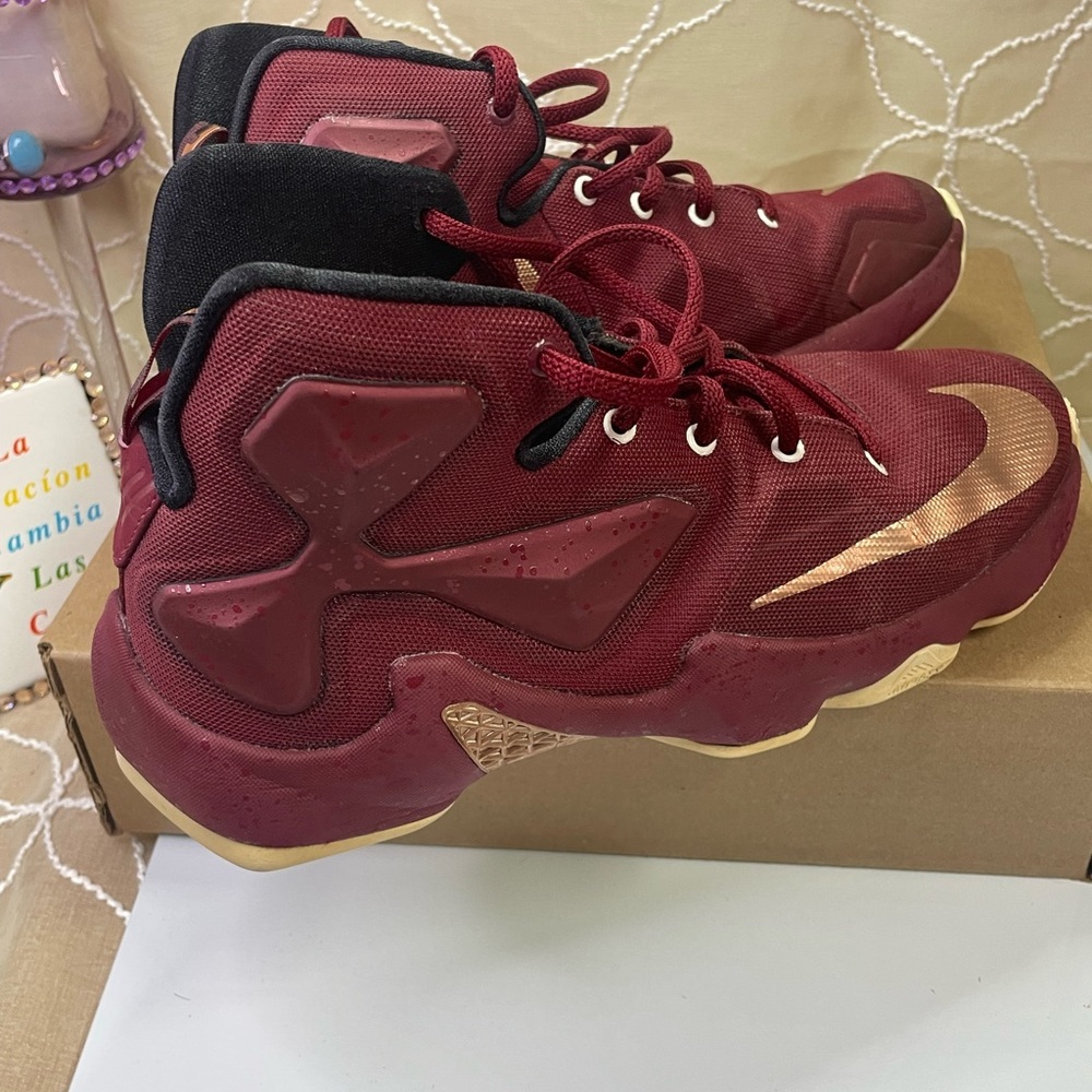 Lebron 13‎ Maroon and Gold size 6.5 Y Kids - Picture 3 of 11
